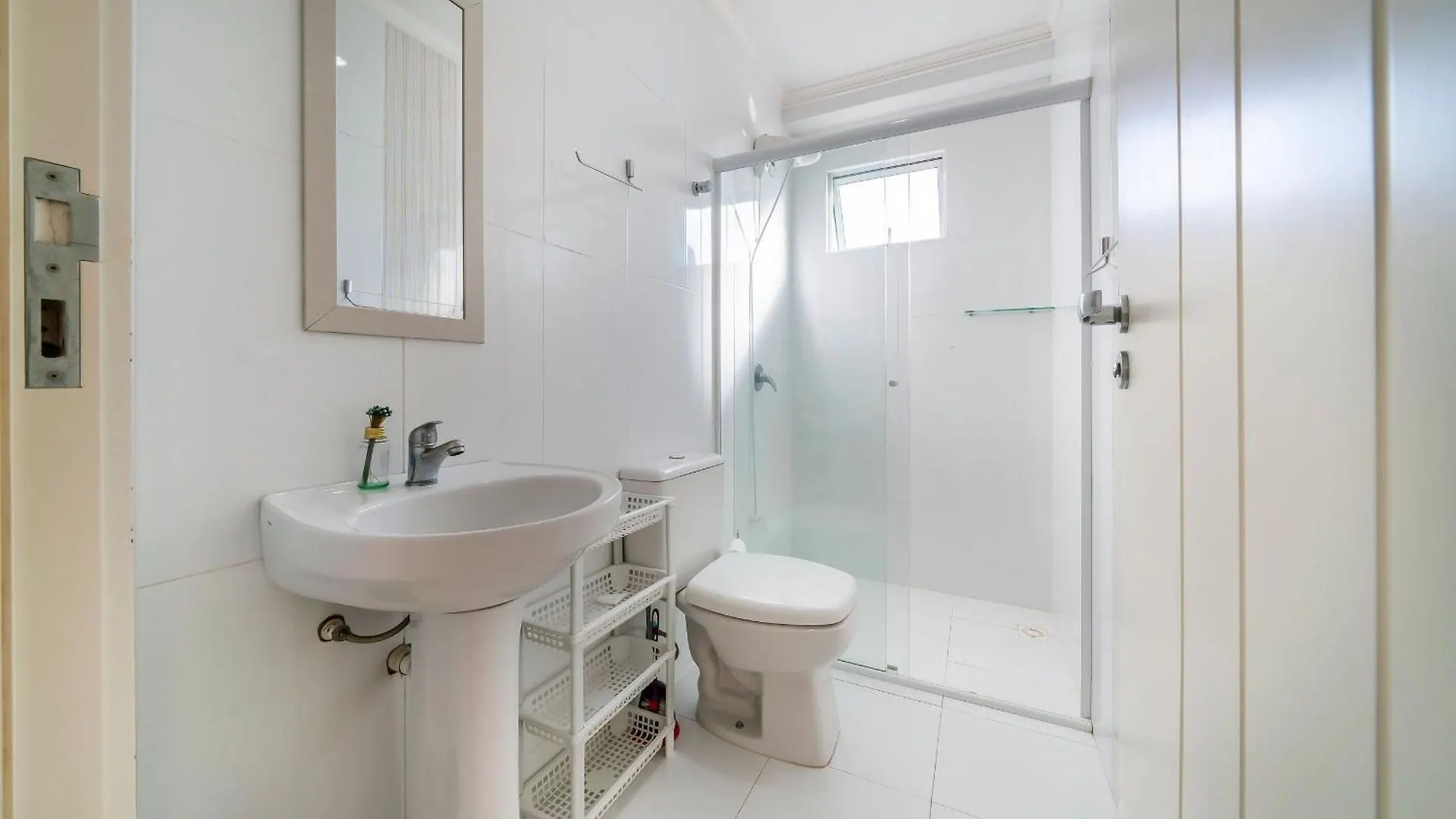Aluguel Apartamento 3 Quartos Sendo 1 Suite Em Bombinhas 0*,  Brazil